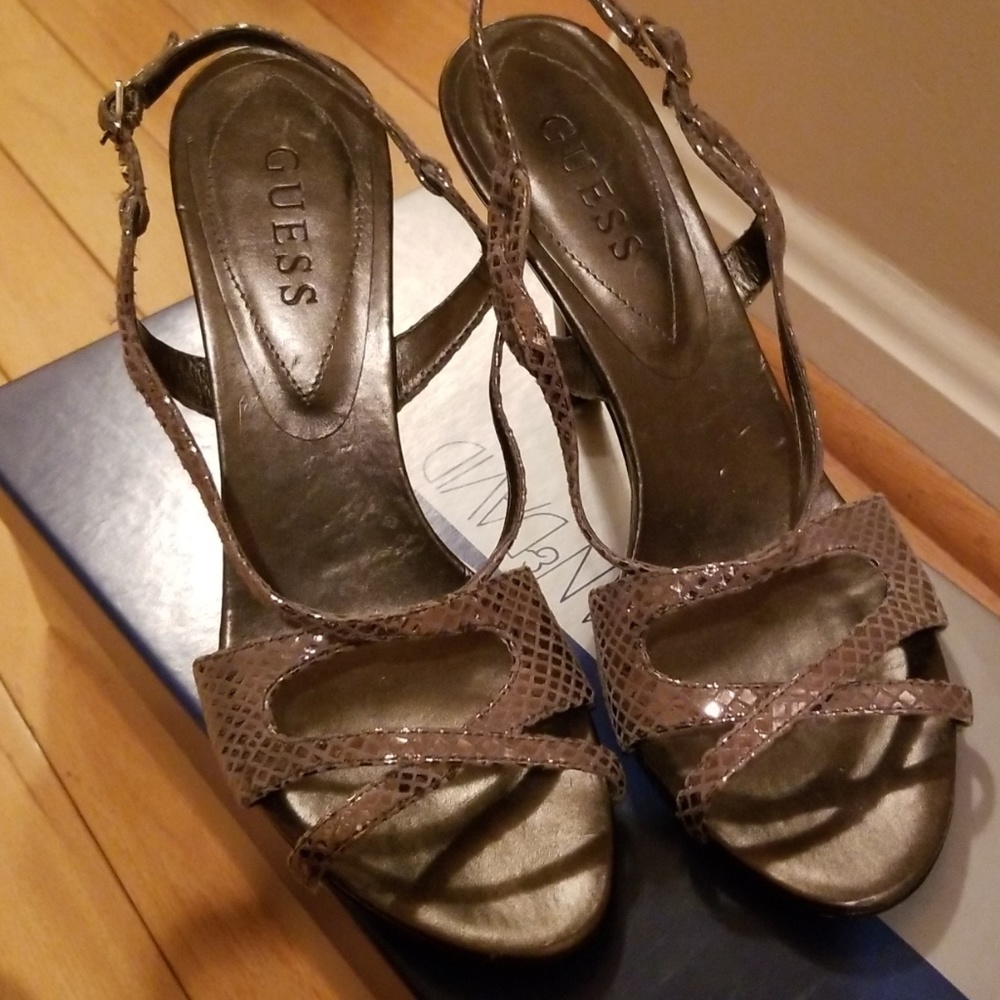 Ladies silvery-grey sandals